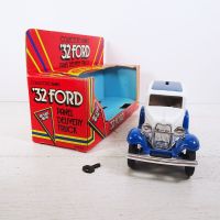 1985 Ertl True Value 1/25 scale diecast metal 1932 Ford delivery truck van bank with key in box: Outside Box View - Click to enlarge