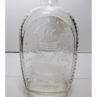 Vintage 1976 Log Cabin American Eagle clear glass 24 oz empty bicentennial pancake syrup bottle: Back Closeup View - Click to enlarge