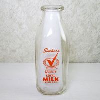 Vintage 1961 Stueber's Wausau Wis. quart pyro ACL glass milk bottle with a large Q with a checkmark thru it Quality Chekd : Front View - Click to enlarge