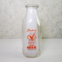 Vintage 1961 Stueber's Wausau Wis. quart pyro ACL glass milk bottle with a large Q with a checkmark thru it Quality Chekd : Back View - Click to enlarge