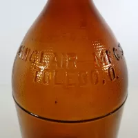 Sinclair Mfg Co. for Sunrae Toledo O. vintage brown amber screw top quart bottle: Logo - Click to enlarge