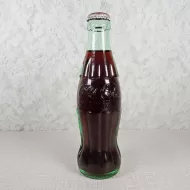 Minneapolis Minnesota vintage 8 oz full hobbleskirt no refill Coke bottle. Red Classic cap: Front