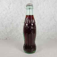 Minneapolis Minnesota vintage 8 oz full hobbleskirt no refill Coke bottle. Red Classic cap: Front - Click to enlarge