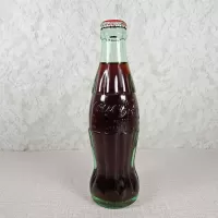 Minneapolis Minnesota vintage 8 oz full hobbleskirt no refill Coke bottle. Red Classic cap: Back - Click to enlarge