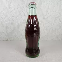 Minneapolis Minnesota vintage 8 oz full hobbleskirt no refill Coke bottle. Red Classic cap: Left - Click to enlarge