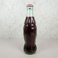 Las Vegas Nevada vintage 8 oz full hobbleskirt Coke bottle with red Coca Cola Classic cap: Right - Click to enlarge