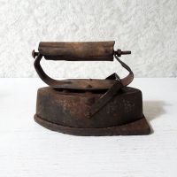 Antique Asbestos brand cast iron sad iron including the removeable self locking metal cover with wood handle: Right Side View - Click to enlarge