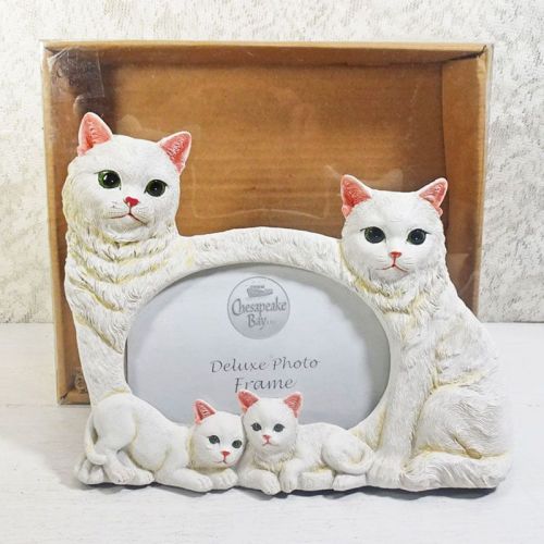 White Cats Photo Frame Holds One 6x4 Picture
