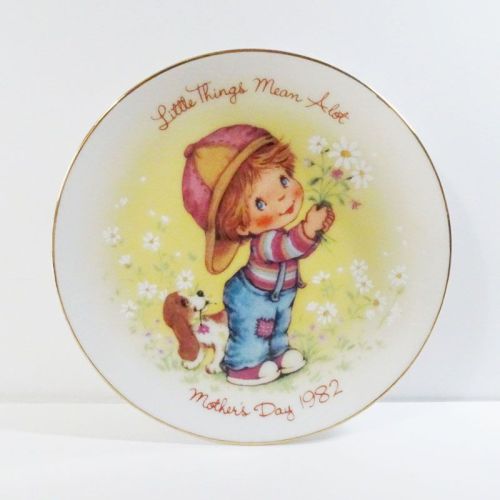 1982 Mother's Day Avon small decorative collector plate titled Little Things showing a little boy and his puppy: Top View
