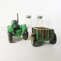 Tractor Trailer Salt and Pepper Shakers Set in Box - Click to enlarge