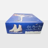 Women size 9 vintage white shoe ice skates from Lake Placid Flyer Canada in the original box: Box Size View - Click to enlarge
