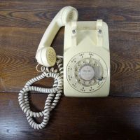 1978 Bell Western Electric Cream Rotary Desk Telephone: Top - Click to enlarge