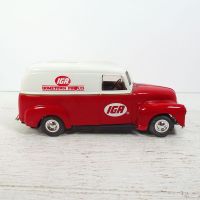 1988 Ertl IGA 1/25 scale diecast metal 1950 Chevy delivery truck bank with key in box: Right Side View - Click to enlarge