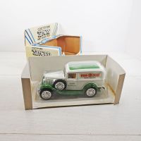 1988 Ertl Winn Dixie 1/25 diecast metal 1932 Ford delivery truck bank in box: Outside Box View - Click to enlarge
